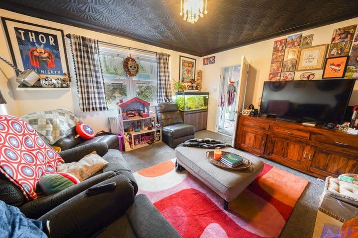 3 bedrooms house for sale in Llanelli, United Kingdom - Image 7