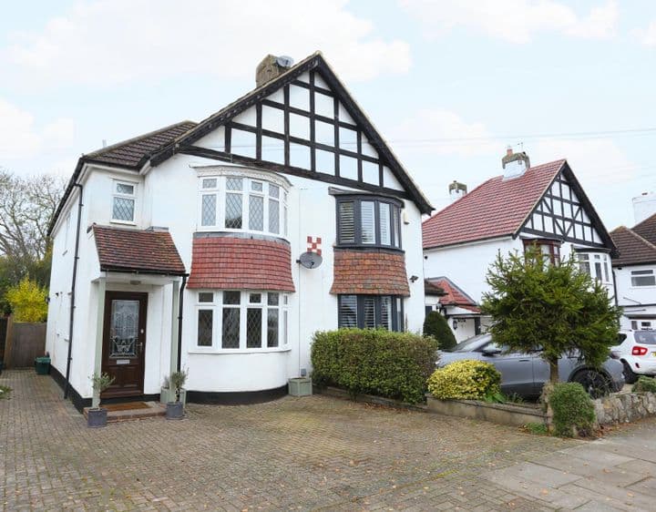 4 bedrooms house for sale in Bromley, United Kingdom - Image 2