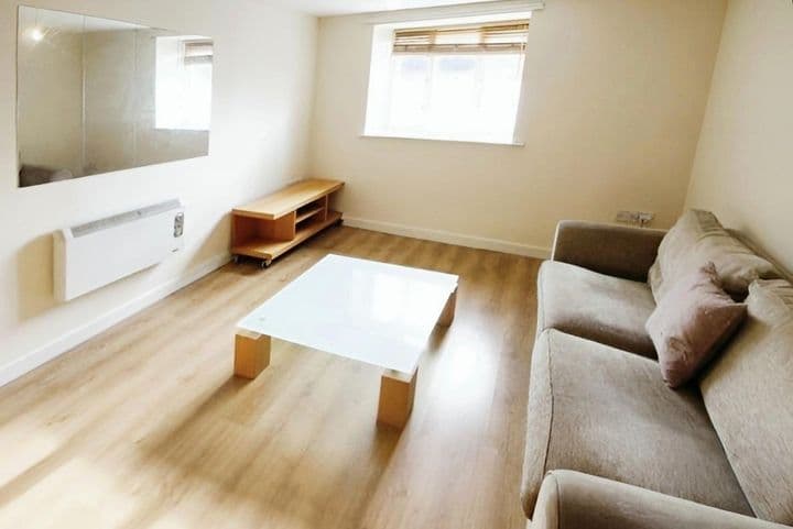 2 bedrooms apartment for sale in Leeds, United Kingdom - Image 5