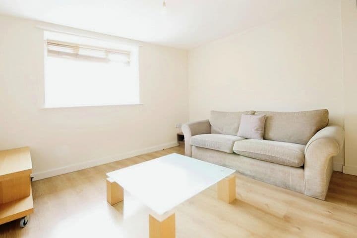 2 bedrooms apartment for sale in Leeds, United Kingdom - Image 7