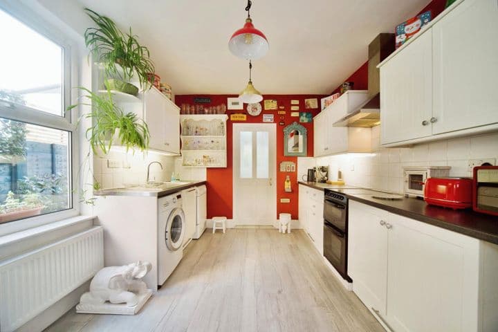 3 bedrooms house for sale in London, United Kingdom - Image 7