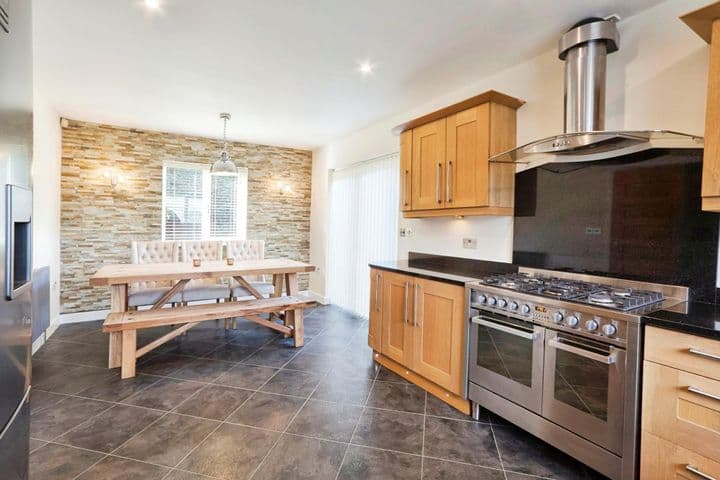 3 bedrooms house for sale in Bradford, United Kingdom - Image 2