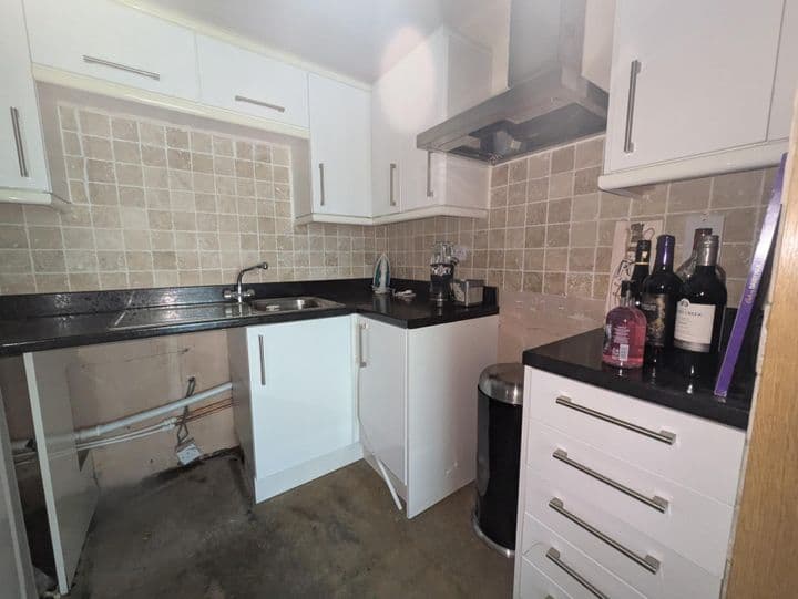 2 bedrooms apartment for sale in Bradford, United Kingdom - Image 8