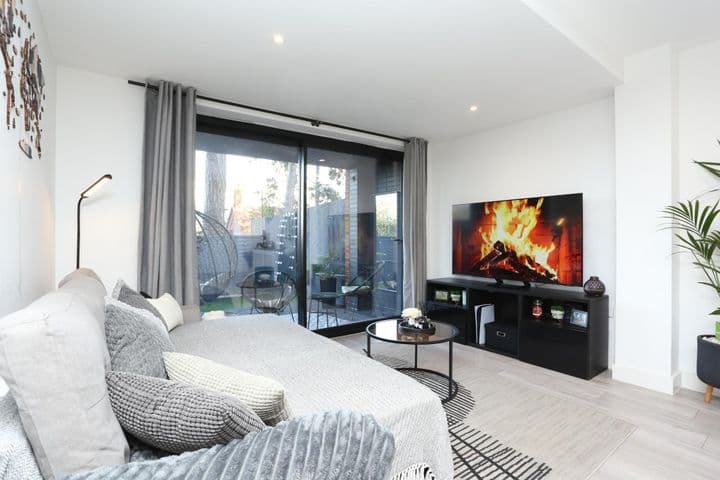 1 bedroom apartment for sale in London, United Kingdom - Image 6