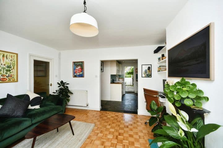 1 bedroom apartment for sale in Hove, United Kingdom - Image 7