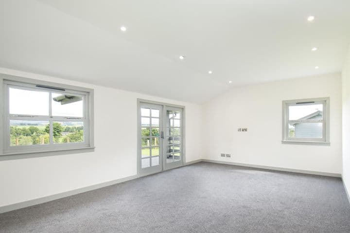 Apartment for sale in Forfar, United Kingdom - Image 11