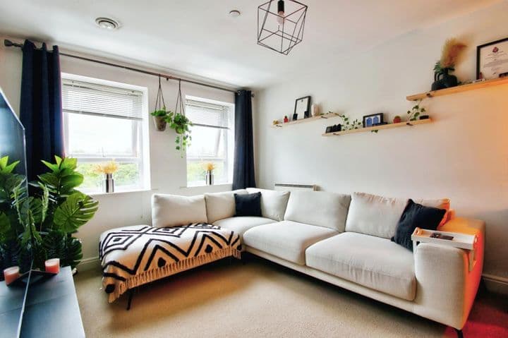 2 bedrooms apartment for sale in Manchester, United Kingdom - Image 3