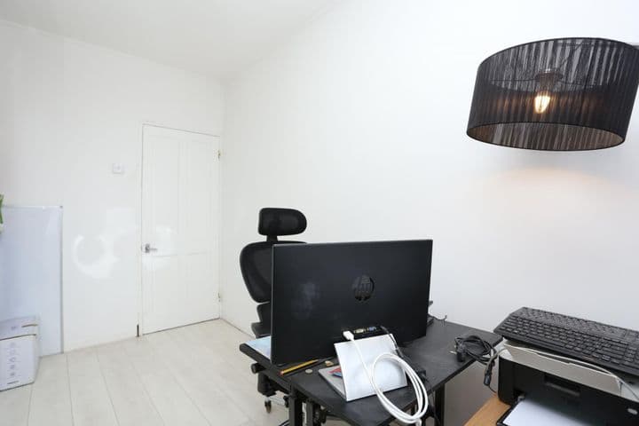 2 bedrooms apartment for sale in London, United Kingdom - Image 10