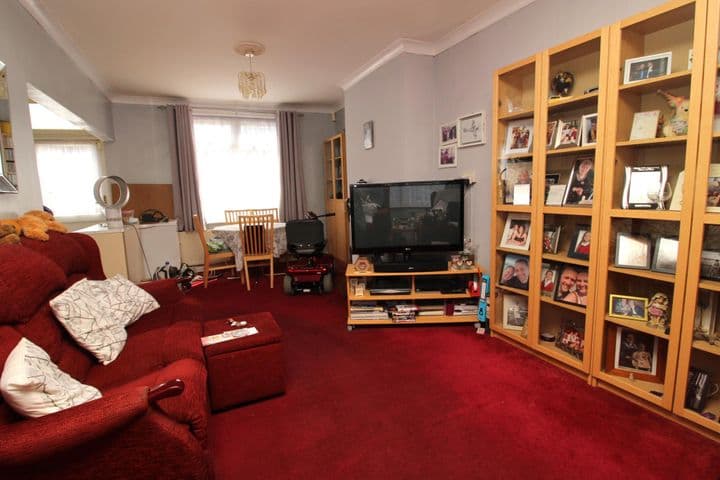 2 bedrooms house for sale in Dagenham, United Kingdom - Image 3