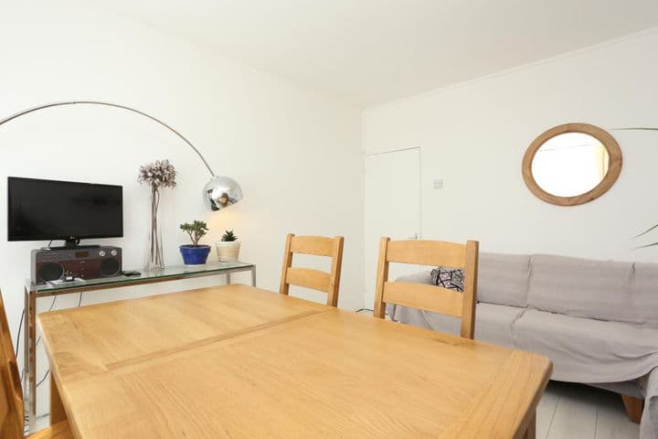 2 bedrooms apartment for sale in London, United Kingdom - Image 5