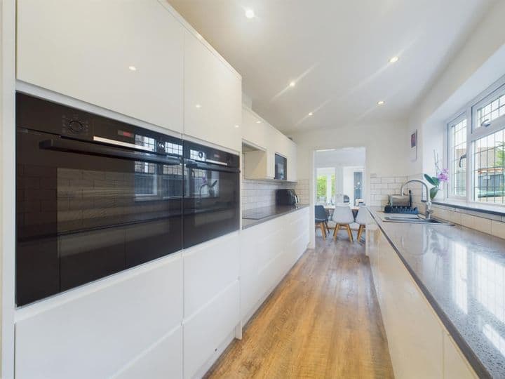 4 bedrooms house for sale in Rayleigh, United Kingdom - Image 3