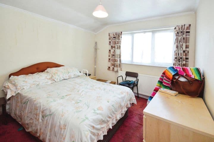 1 bedroom apartment for sale in London, United Kingdom - Image 10