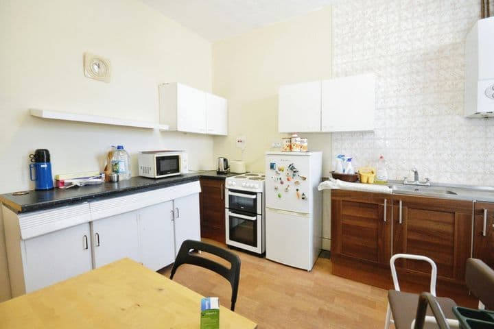 1 bedroom apartment for sale in London, United Kingdom - Image 4