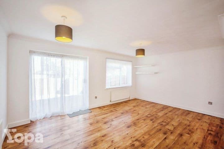 3 bedrooms house for sale in Gillingham, United Kingdom - Image 2