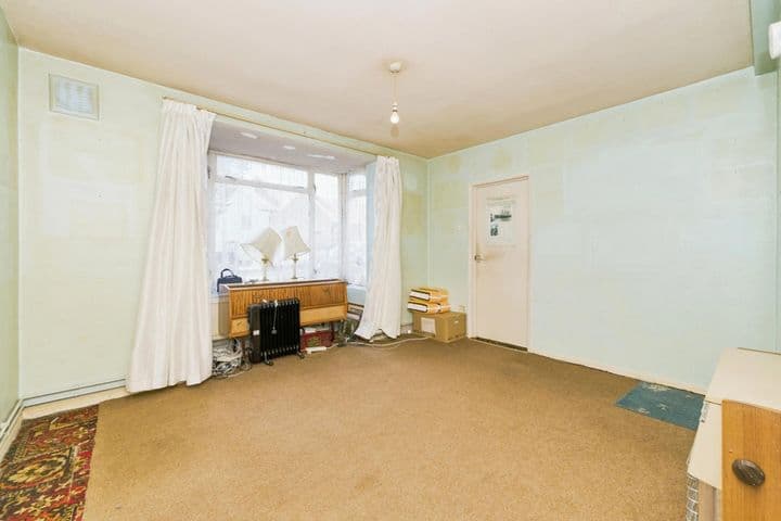 3 bedrooms house for sale in Southall, United Kingdom - Image 2