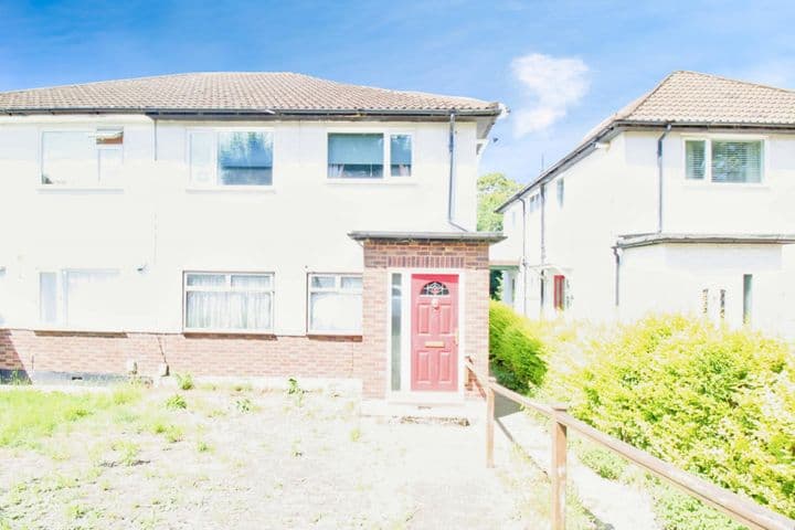 2 bedrooms house for sale in Hornchurch, United Kingdom - Image 2