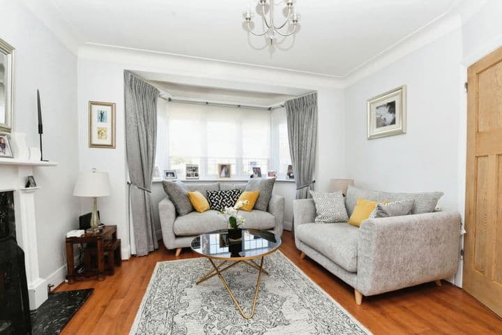 3 bedrooms house for sale in Chelmsford, United Kingdom - Image 2