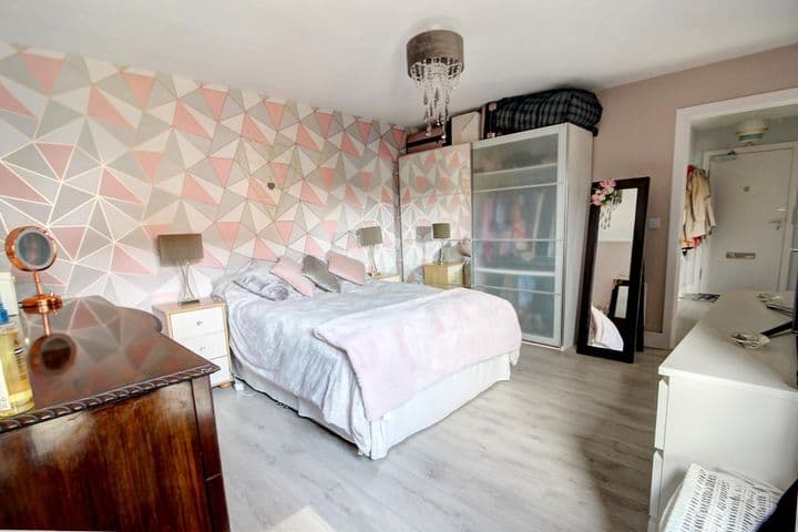 1 bedroom apartment for sale in Basingstoke, United Kingdom - Image 11