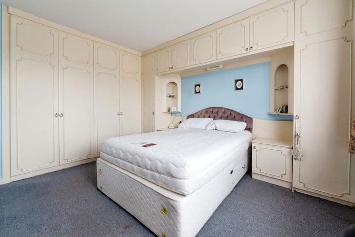 4 bedrooms house for sale in Westcliff-On-Sea, United Kingdom - Image 9