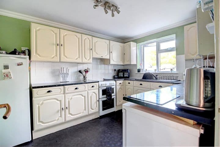 3 bedrooms house for sale in Basingstoke, United Kingdom - Image 4