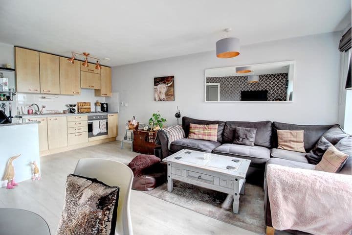 1 bedroom apartment for sale in Basingstoke, United Kingdom - Image 7