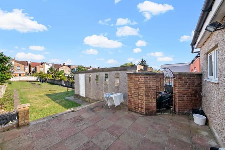 3 bedrooms house for sale in Wembley, United Kingdom - Image 3