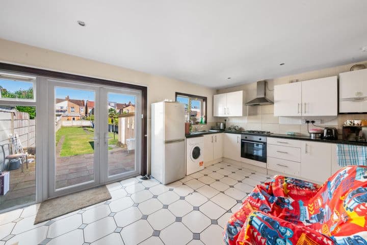 3 bedrooms house for sale in Wembley, United Kingdom - Image 4