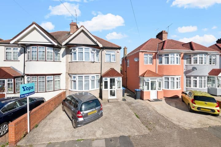 3 bedrooms house for sale in Wembley, United Kingdom - Image 2