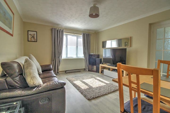 2 bedrooms house for sale in Swindon, United Kingdom - Image 3