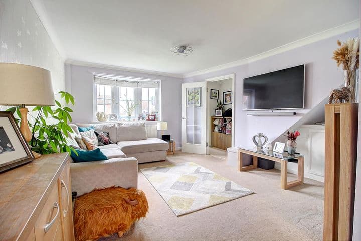 3 bedrooms house for sale in Basingstoke, United Kingdom - Image 3