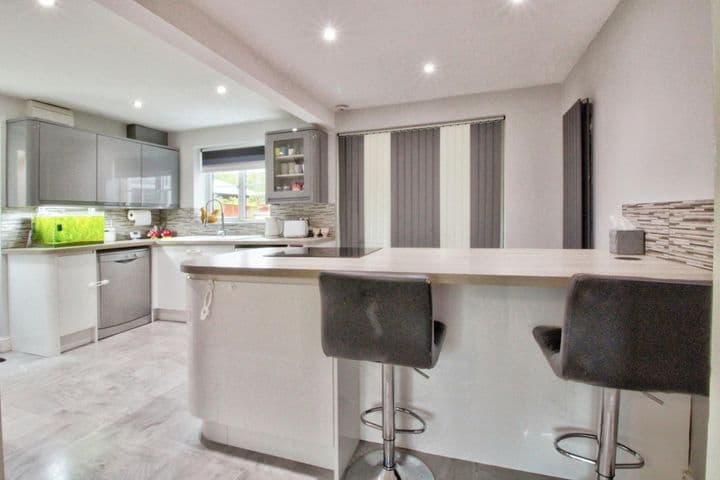 3 bedrooms house for sale in Rotherham, United Kingdom - Image 4