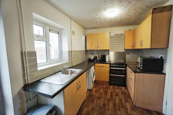 2 bedrooms house for sale in Wolverhampton, United Kingdom - Image 3