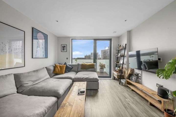 2 bedrooms apartment for sale in London, United Kingdom - Image 8