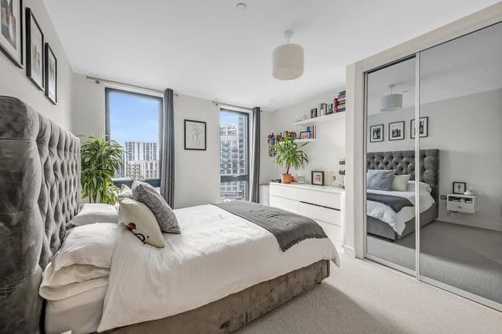 2 bedrooms apartment for sale in London, United Kingdom - Image 4