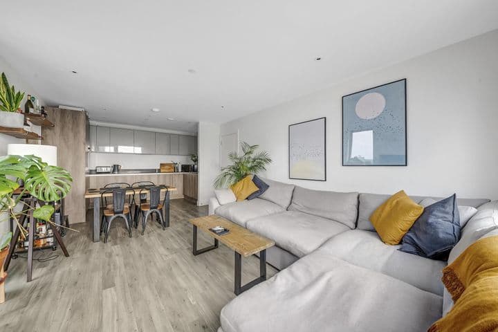 2 bedrooms apartment for sale in London, United Kingdom - Image 6