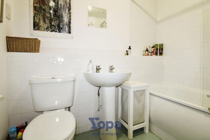 2 bedrooms apartment for sale in Cambridge, United Kingdom - Image 8