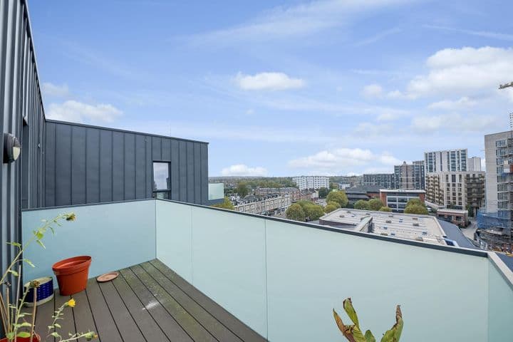 2 bedrooms apartment for sale in London, United Kingdom - Image 3