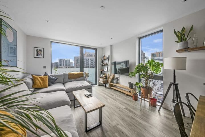 2 bedrooms apartment for sale in London, United Kingdom - Image 7